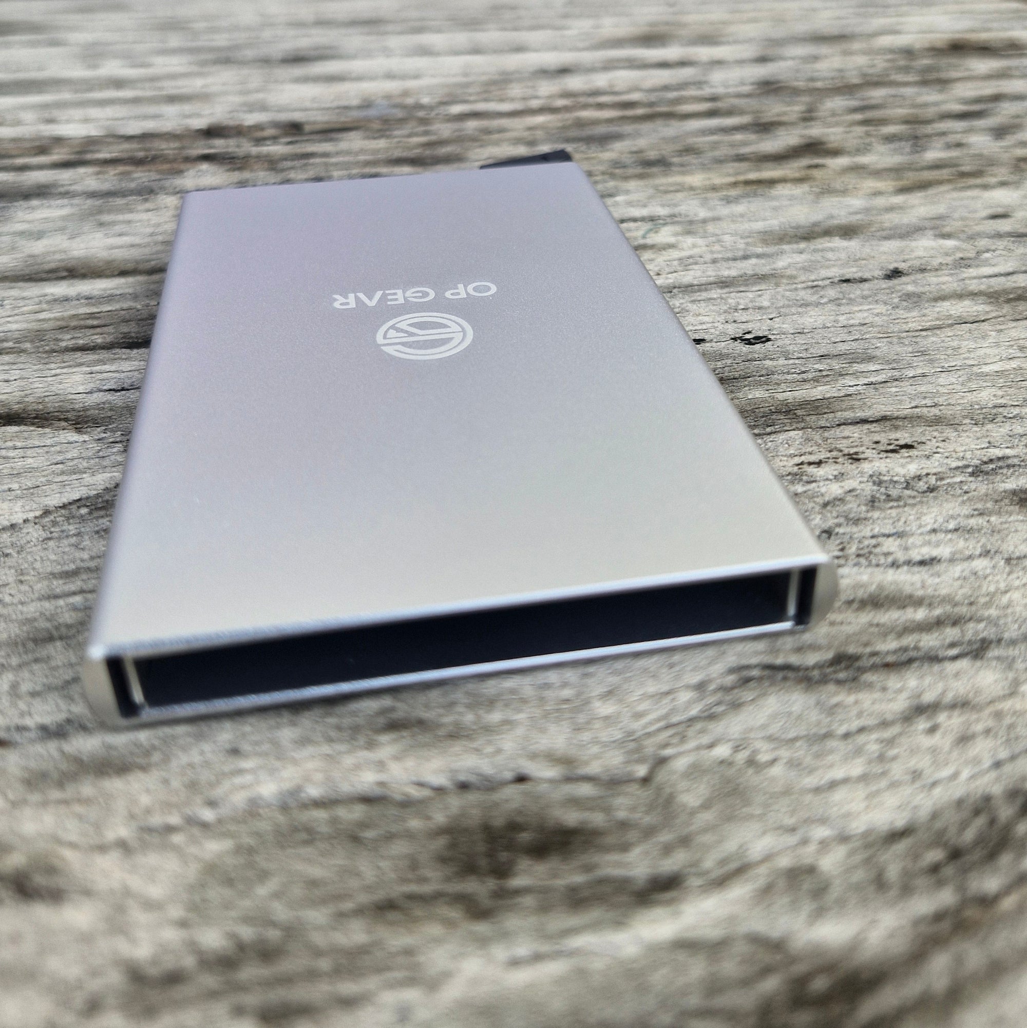 Buy a Minimalist Wallet with 8 Card Capacity